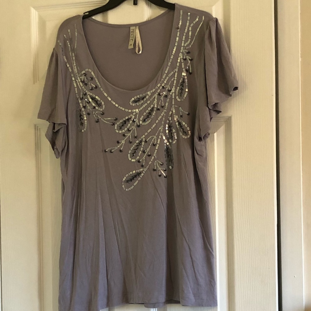 🔑💎🔑3 for$25  scoop neck sequin tee